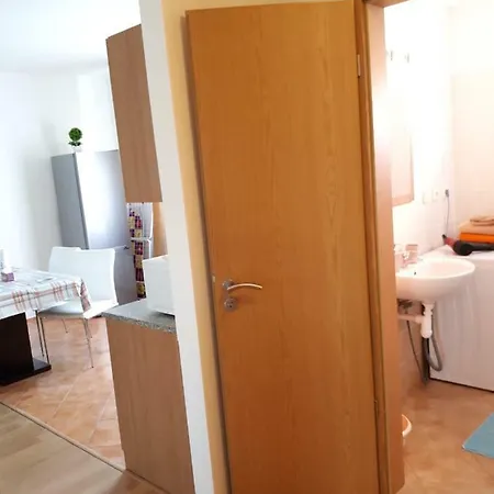 Apartment 5 *